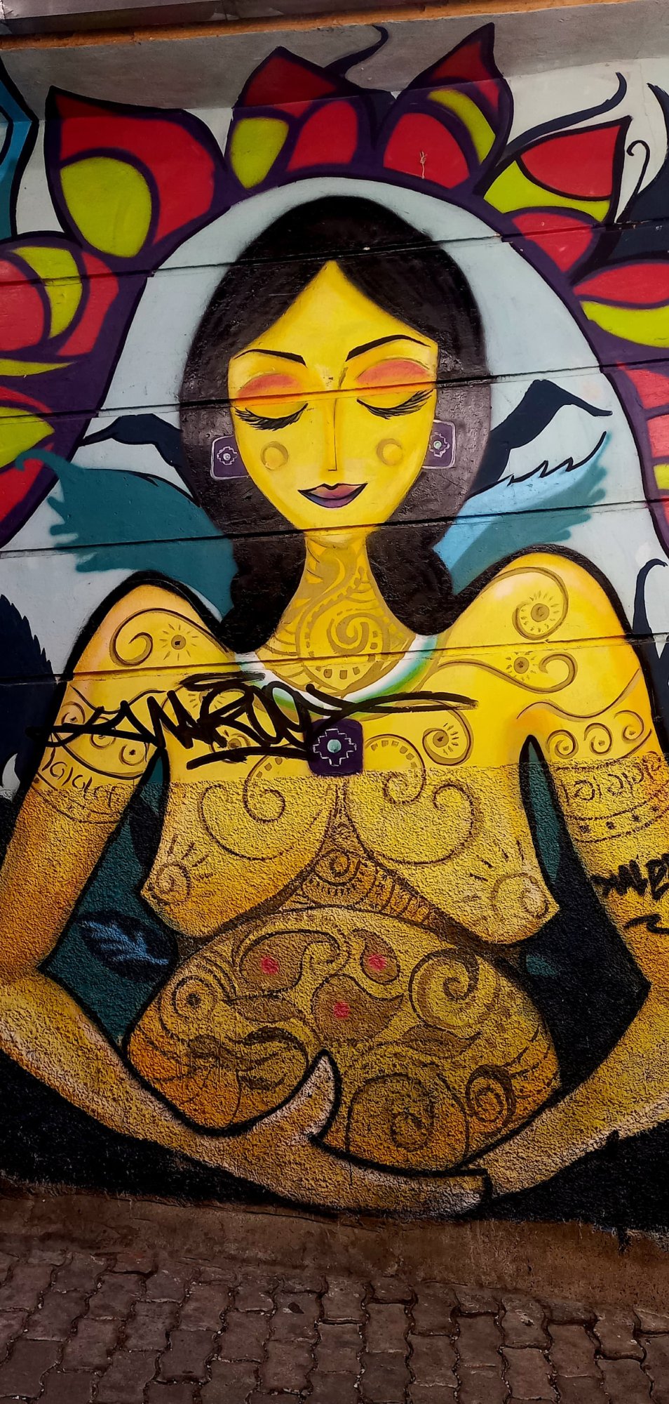 File:Arte Callejero; Mujer de Paz.jpg